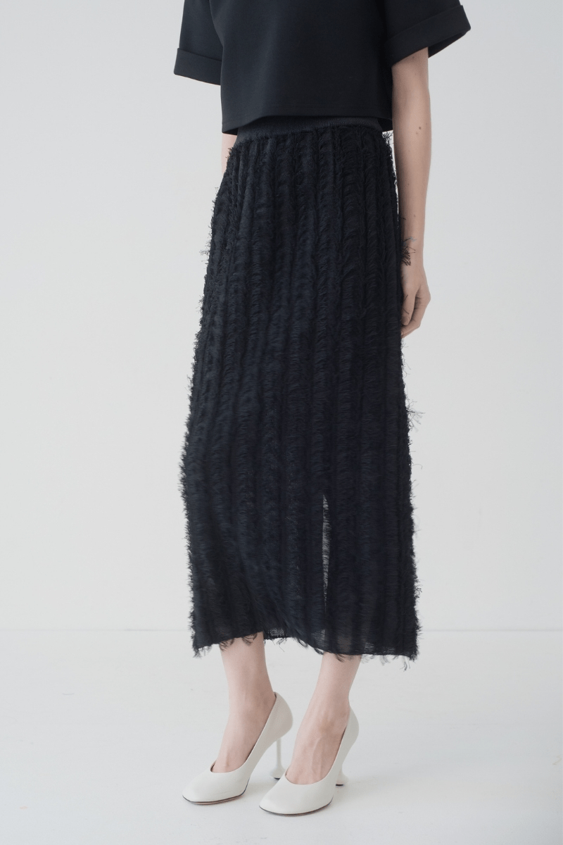 maison de Dolce. plume skirt/black