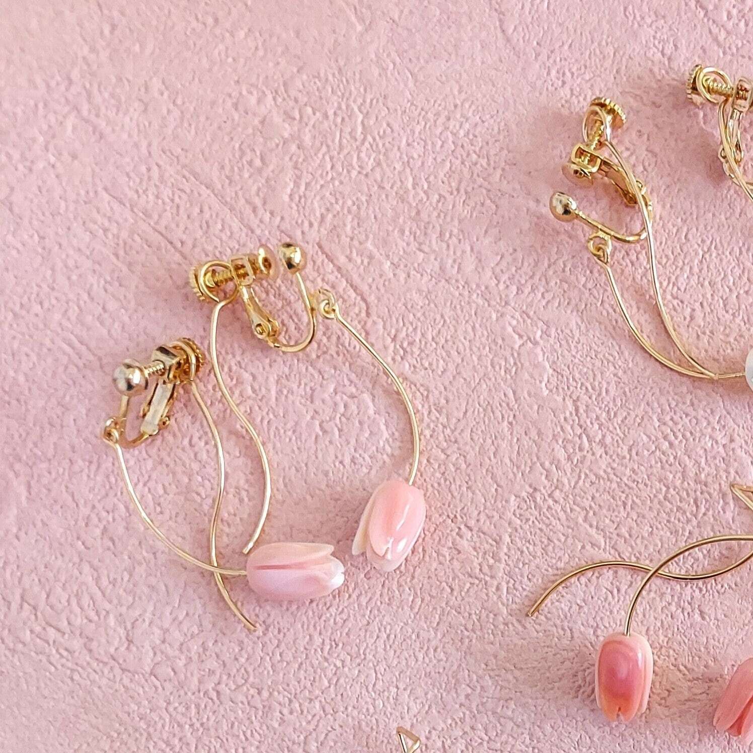 marina JEWELRY 14kgf Tulip nuance curve short earrings