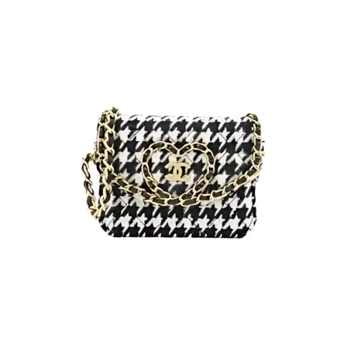 CHANEL チェーンクラッチ