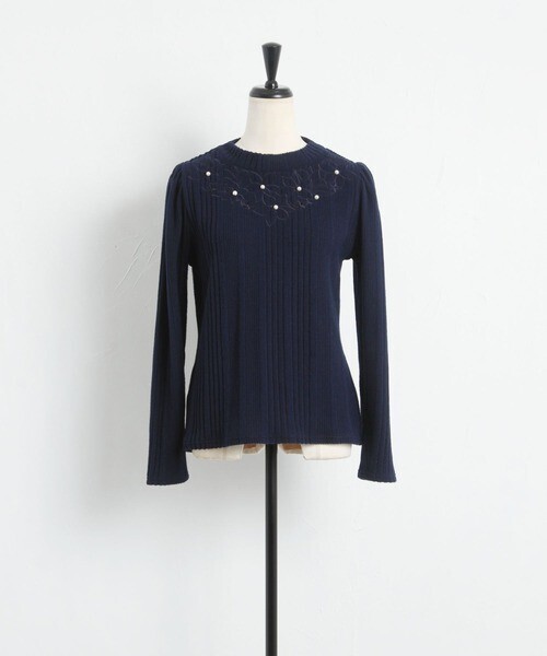tocco パール付きフラワー刺繍入り起毛リブニットソープルオーバー