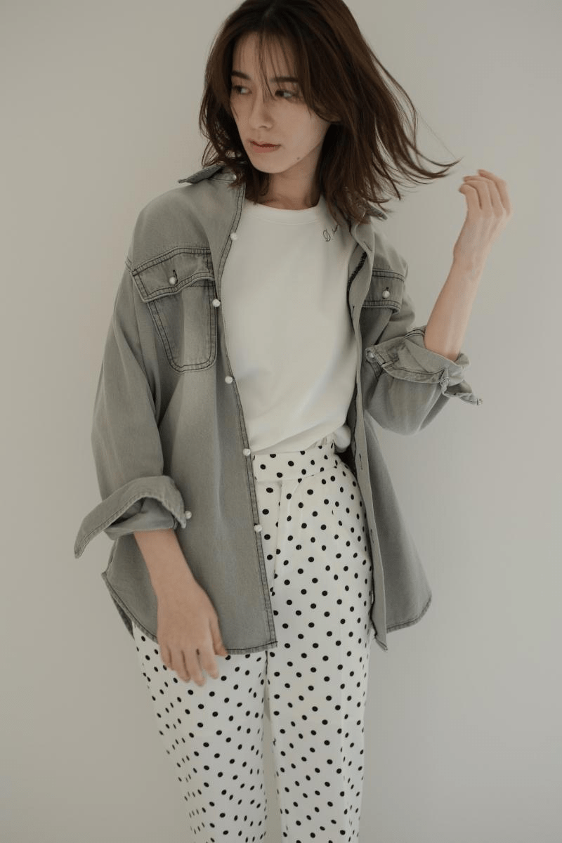 maison de Dolce. パールボタンデニムシャツ(gray)/ショート丈