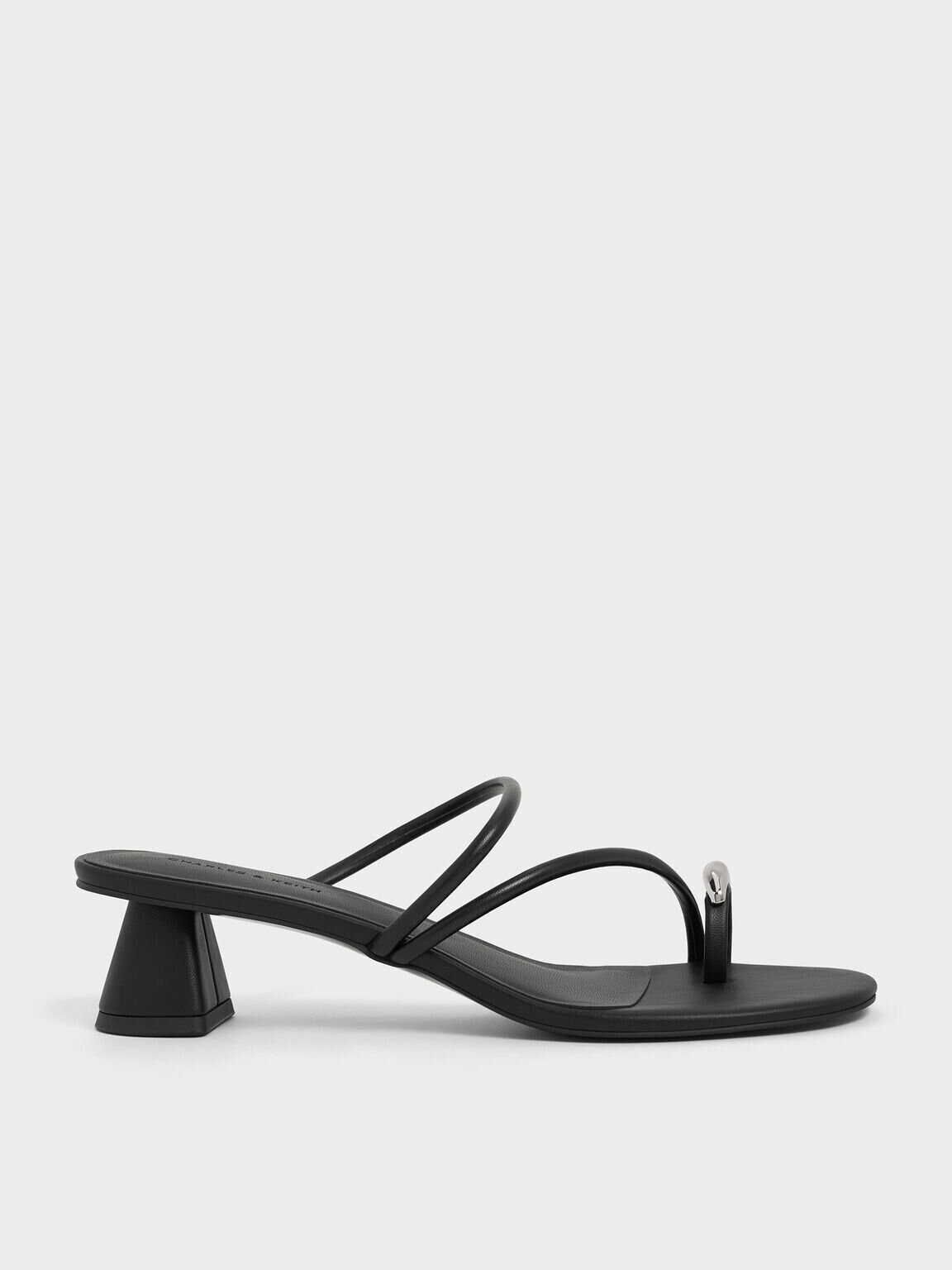CHARLES & KEITH メタリックアクセント ストラッピートゥリングヒールサンダル - ブラック