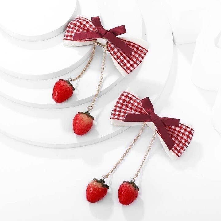 SHEIN イチゴチャームヘアクリップ