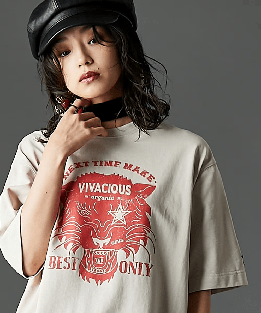 GEVS. 綿100％グラフィックプリントＴシャツ