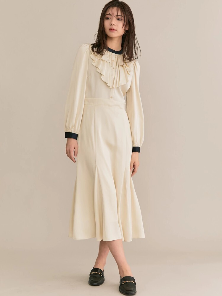 TONAL サテンプリーツカラーワンピース