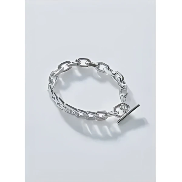 loin. chaîne bracelet
