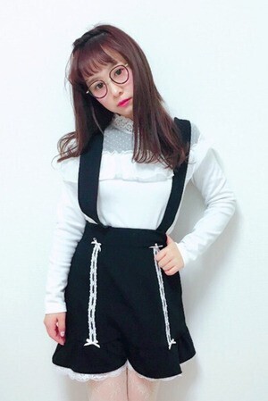 Honey Cinnamon フロントクロスハシゴレース付きフリルスカート