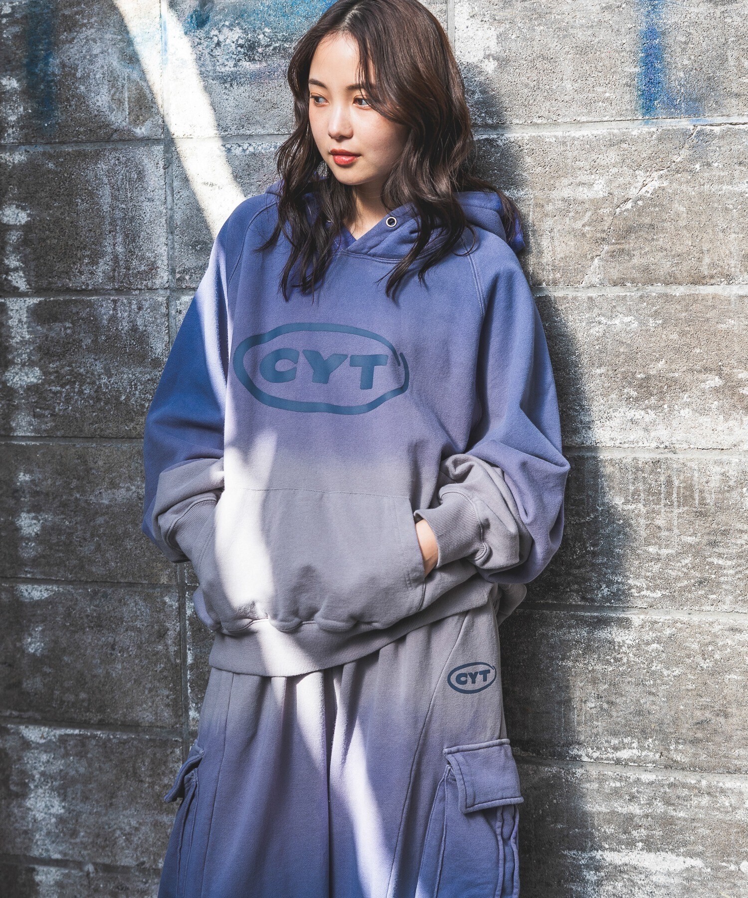 PBLIM 《UNISEX》グラデ－ションフーディ