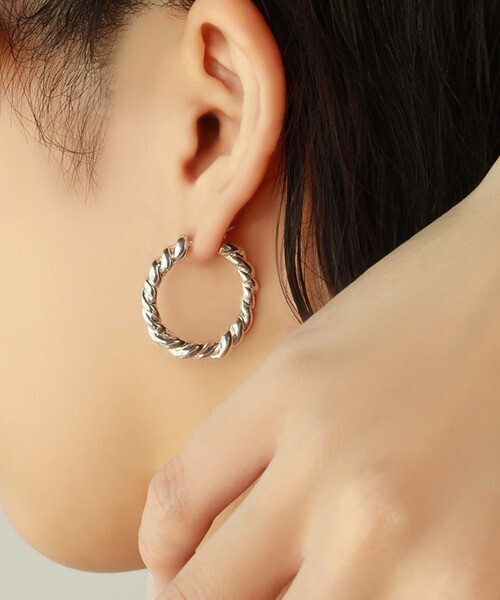 e.m. ツイストフープピアス(大)