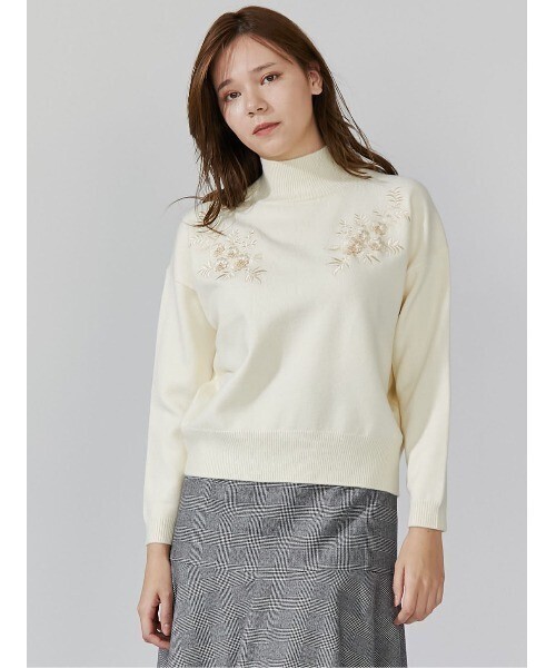 TONAL エンブロイダリーハイネックニット