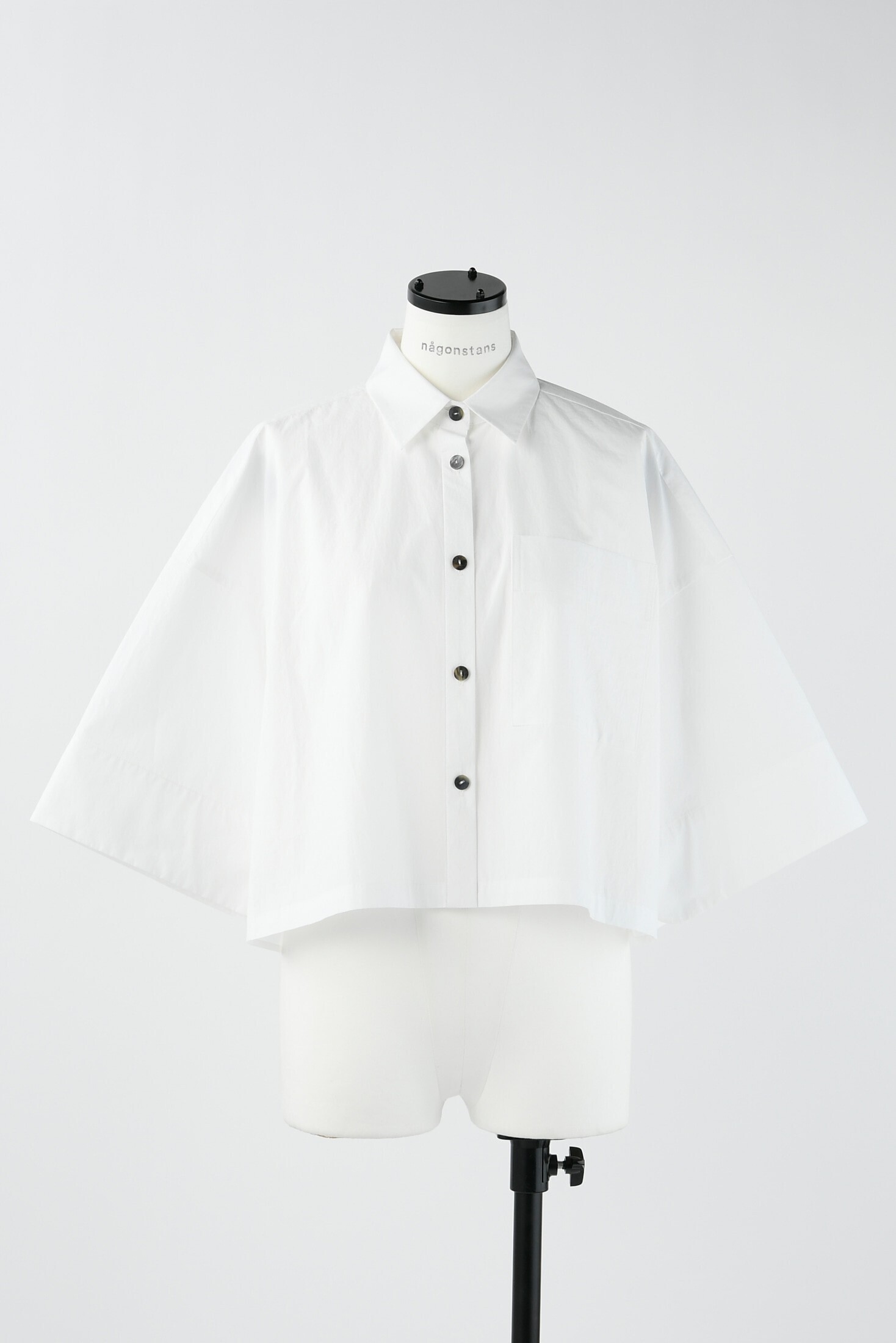 någonstans cropped half-sleeves shirt