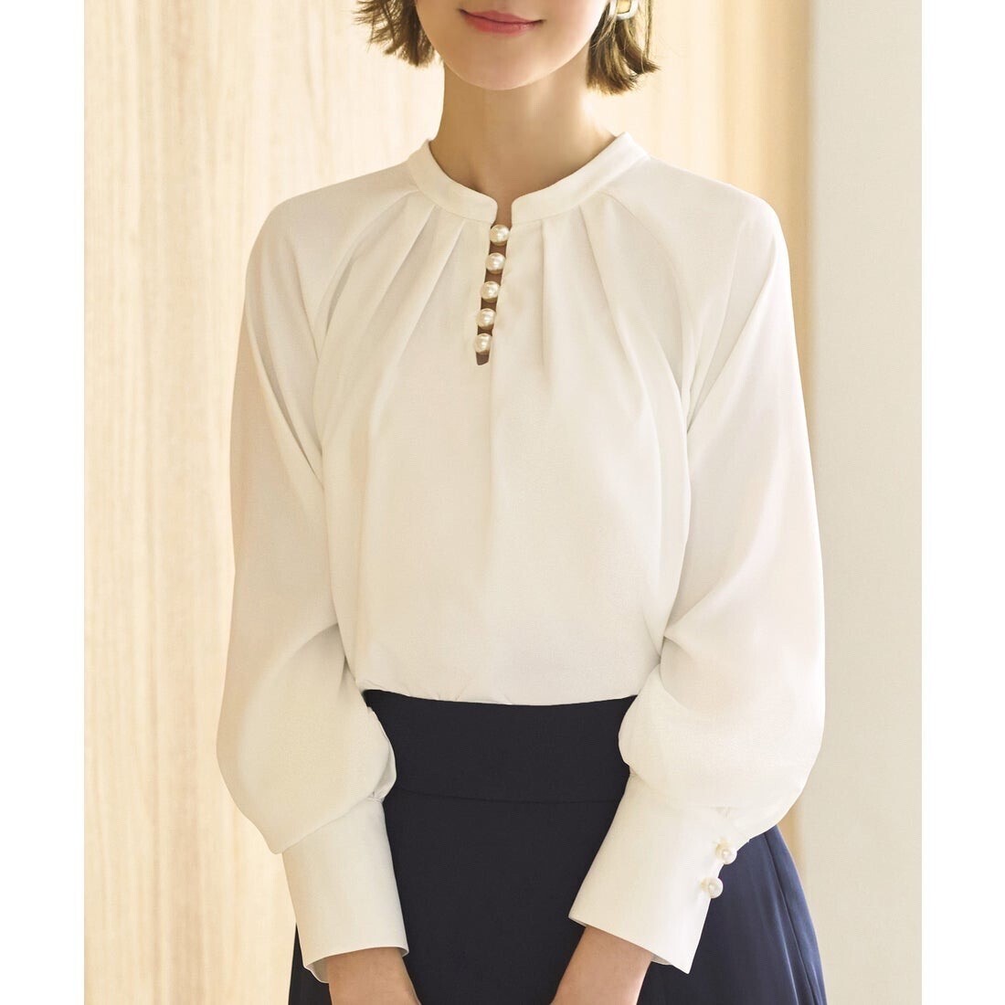 RUIRUE BOUTIQUE スリットパールスタンドカラーブラウス