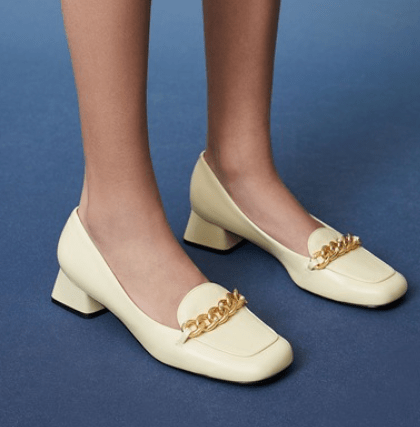 CHARLES & KEITH チェーンリンク ドルセイパンプス パテントローファー