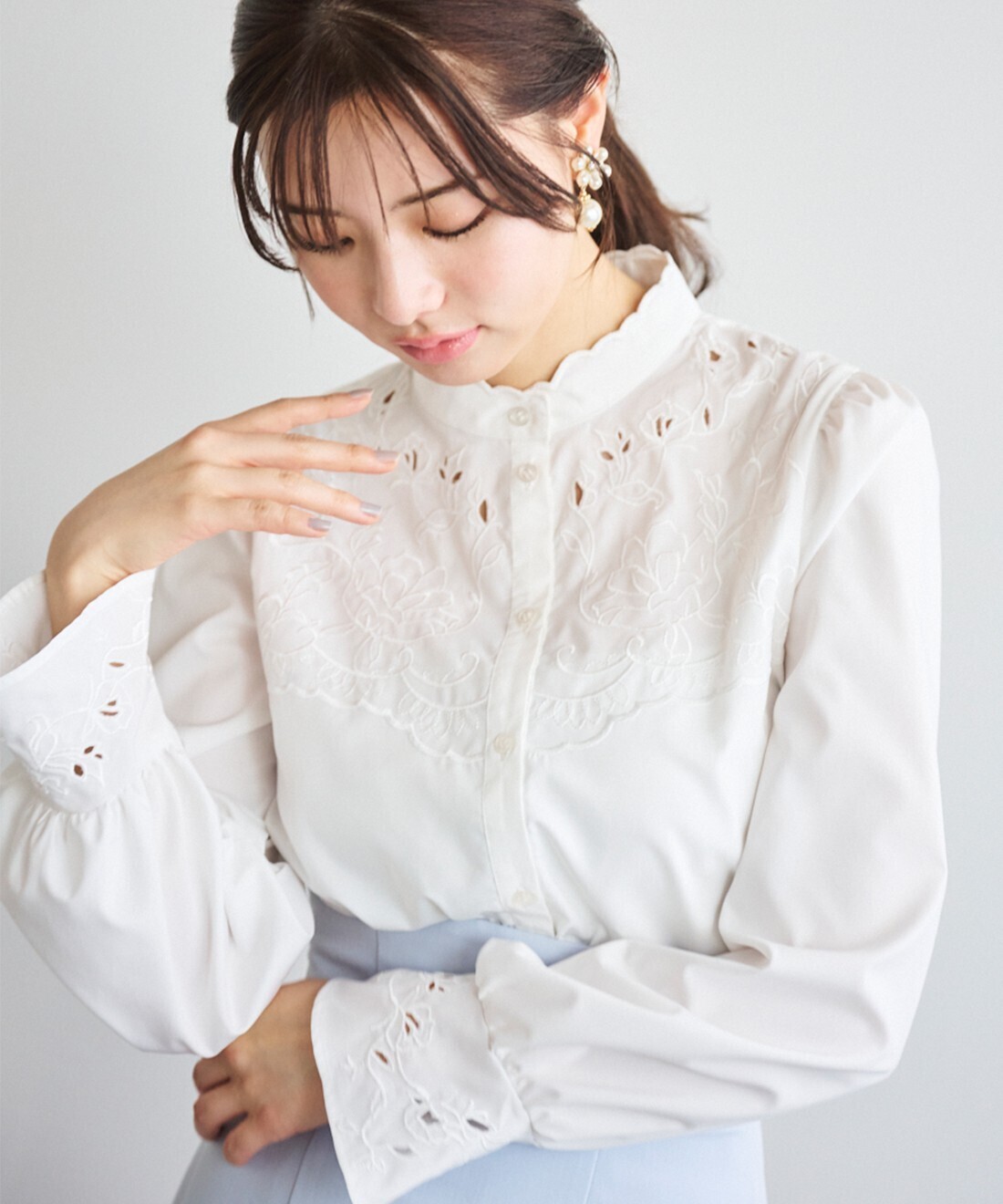 LILLIAN CARAT カットフラワー刺繍ブラウス