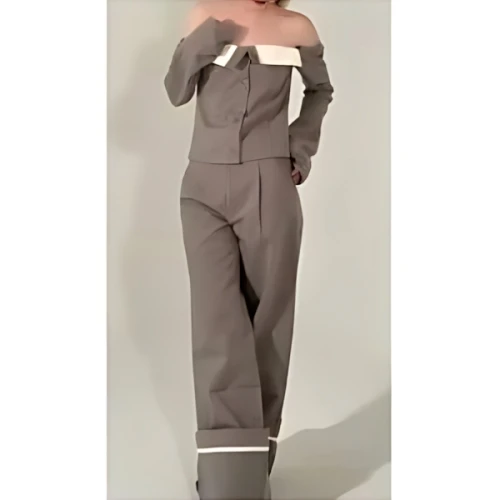 KISS THE CLUB offshoulder setup