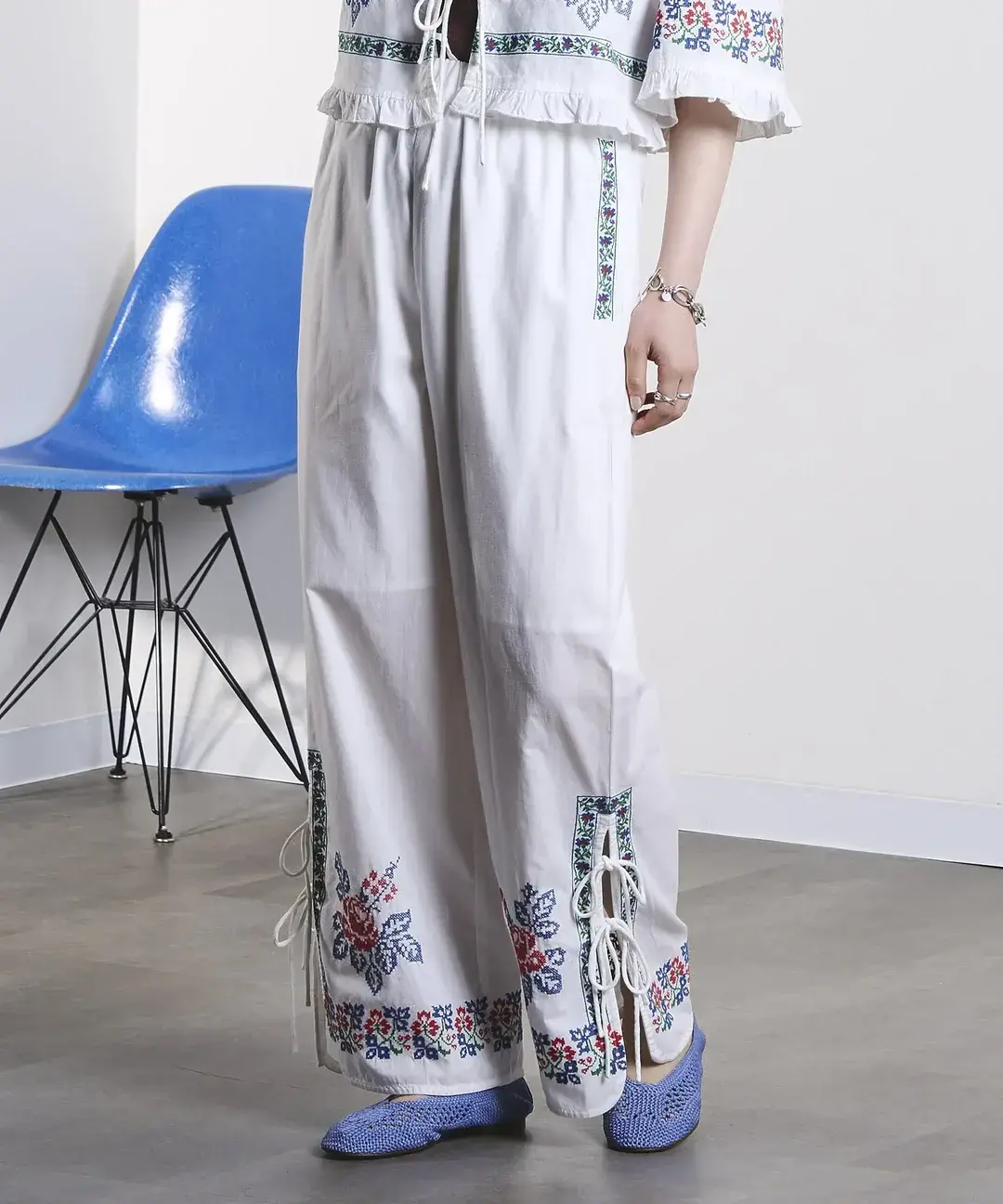 ROSE BUD EMBROIDERY RIBBON PANTS