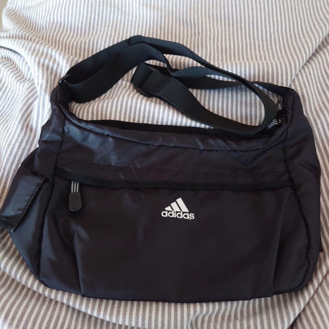 adidas ショルダーバッグ　ブラック