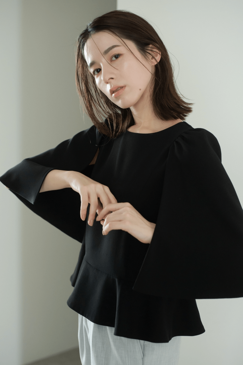 maison de Dolce. ケープフレアトップス【black】