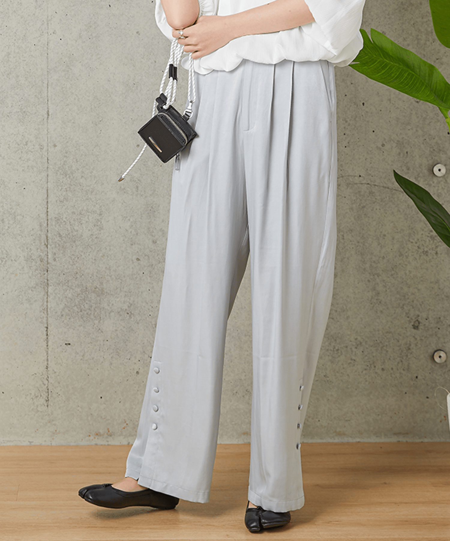 fav store 【Liilas】サテン裾ボタンワイドパンツ