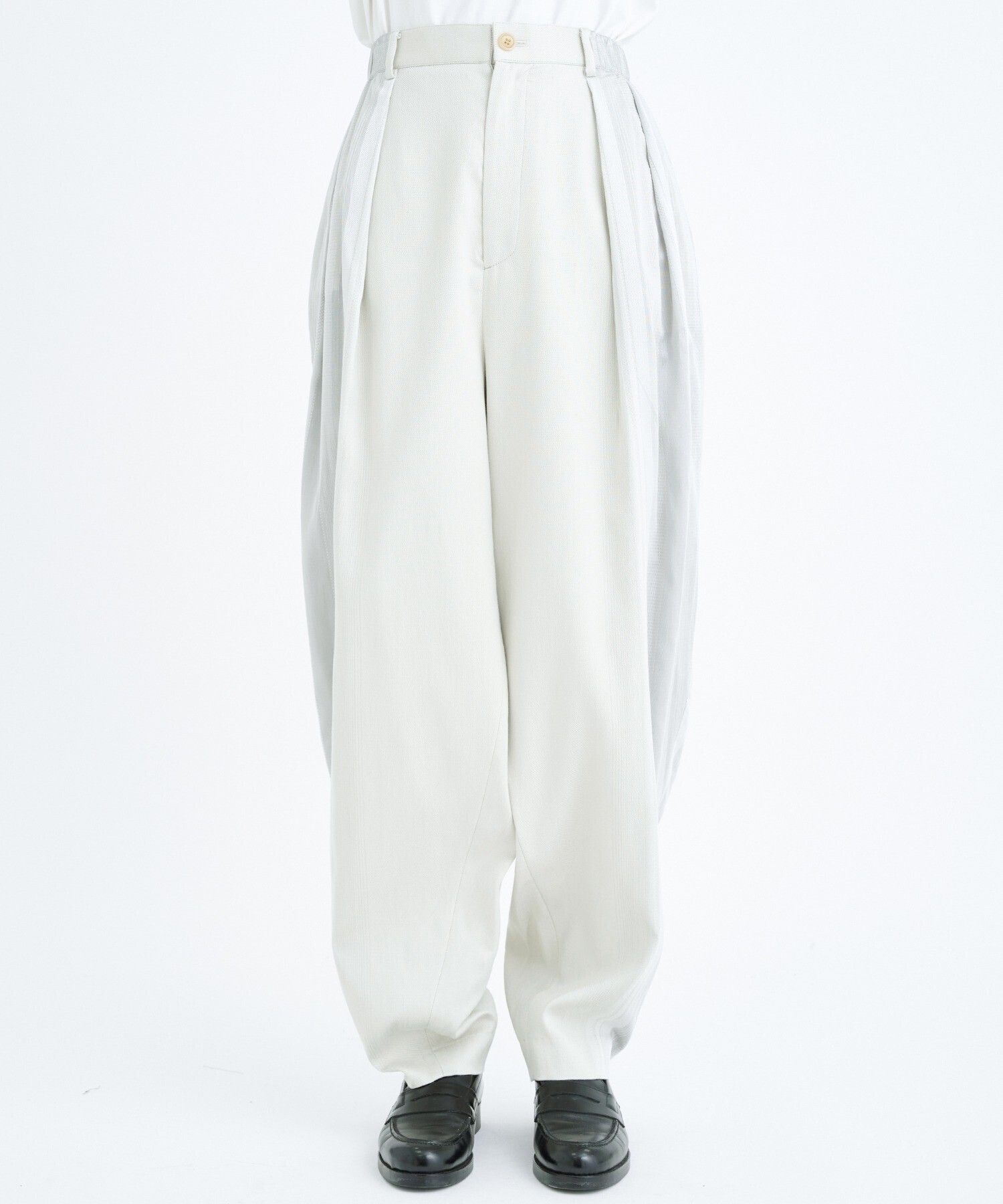 TAAKK TWO TUCK TROUSERS