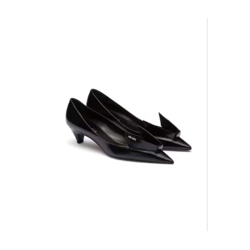 PRADA ブラッシュドレザー パンプス