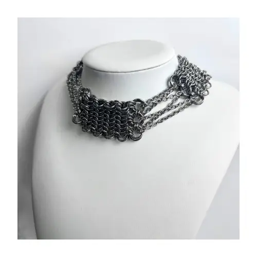 VENE side lace-up chain choker