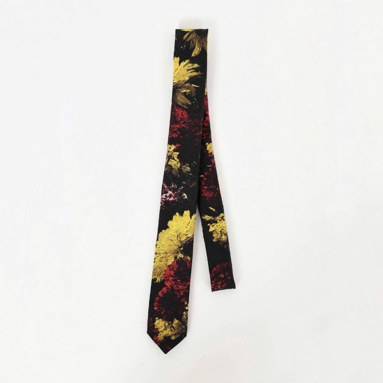 LAD MUSICIAN Tie Carnation