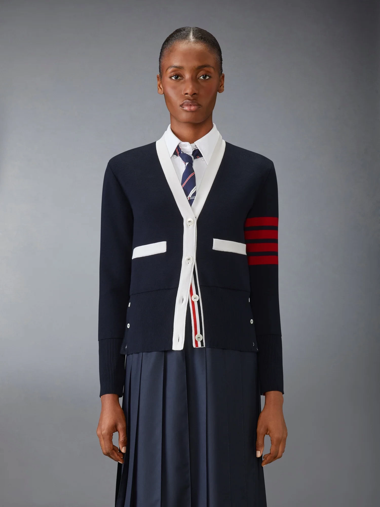 THOM BROWNE. NEW YORK クラシック　ミラノウール 4 BAR Vネック　カーディガン
