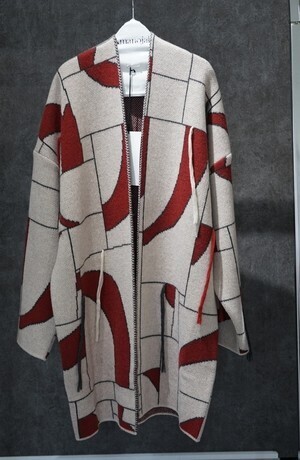 08SIRCUS GEOMETRIC JACQUARD CAPE BEIGE