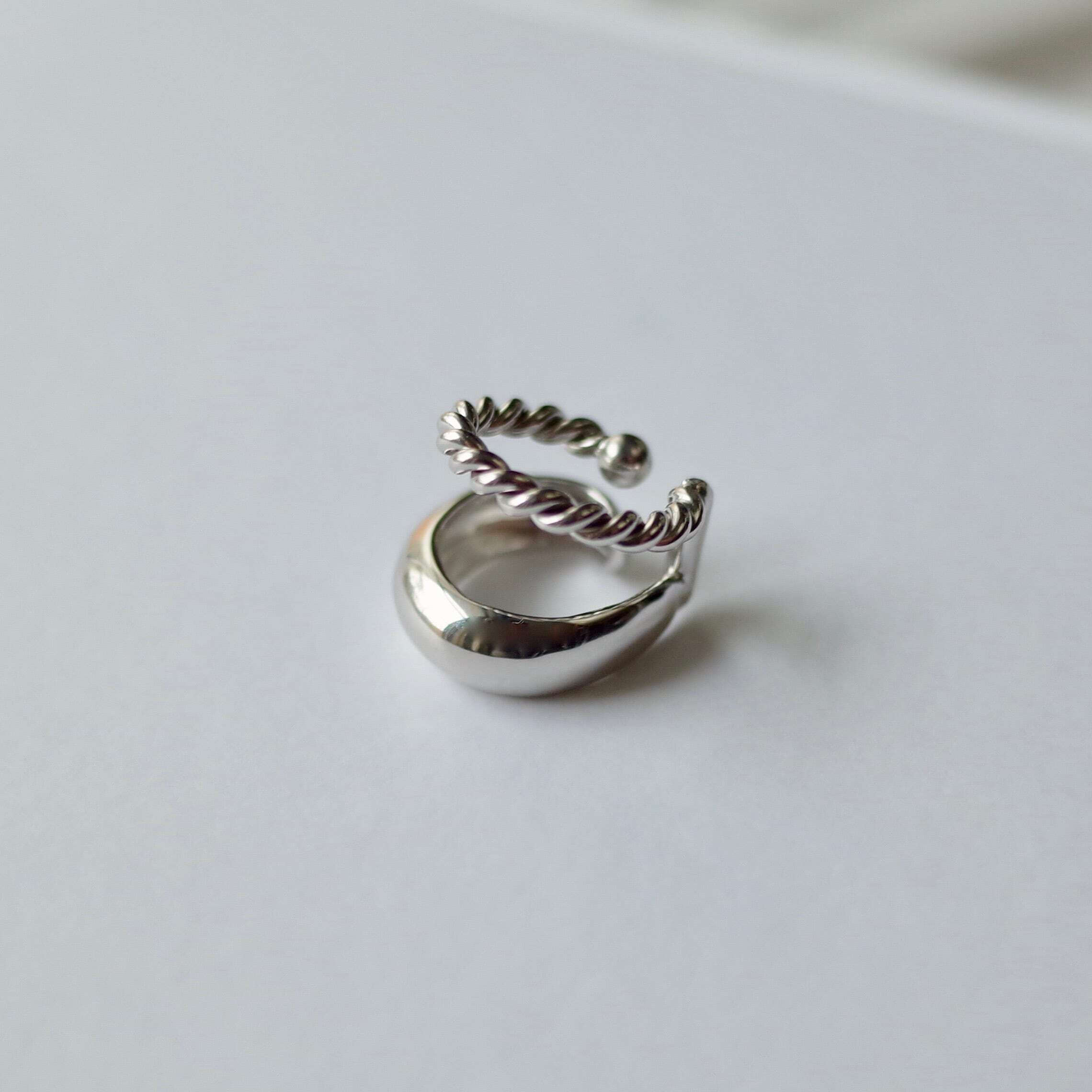 warmth Twist&Round EarCuff