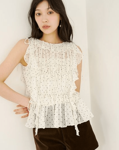 Lily Brown シャーリングフリルトップス