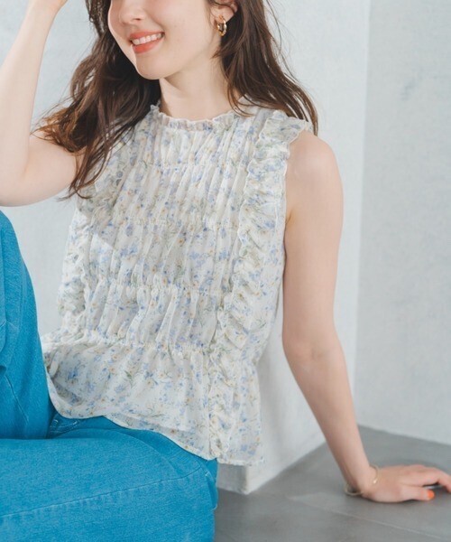 MISCH MASCH 小花柄シャーリングノースリブラウス