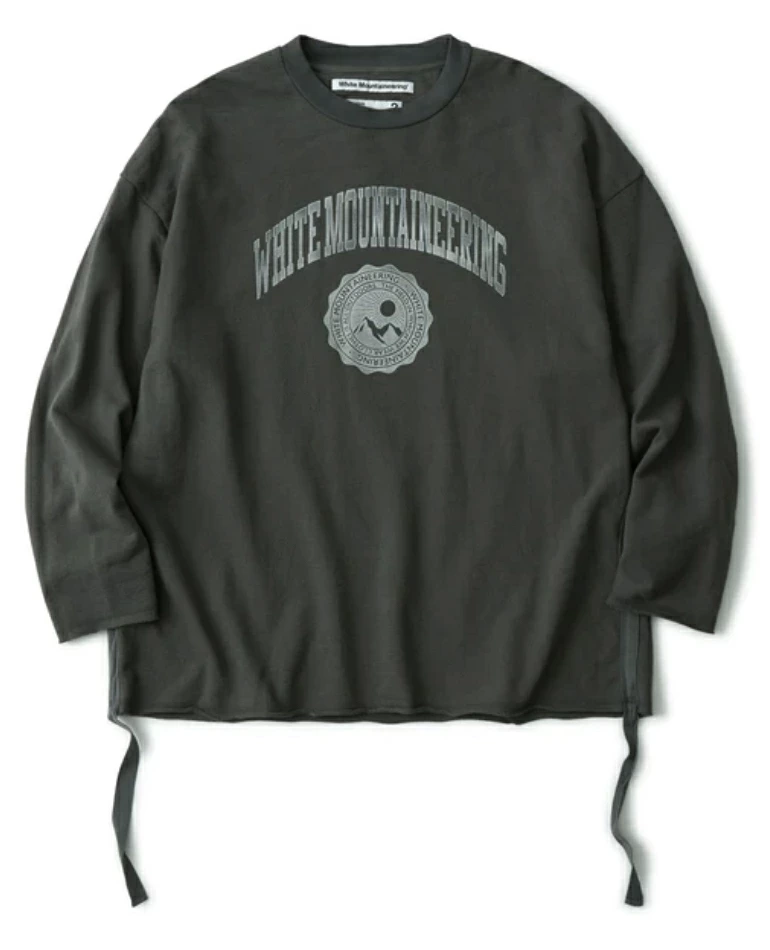 WHITE MOUNTAINEERING COLLEGE LOGO FROCKY PRINT PULLOVER