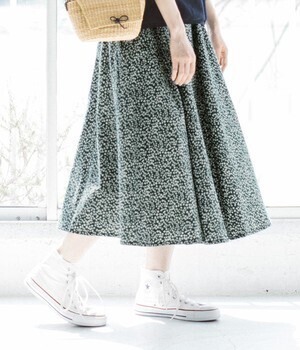 Lintu Laulu 花柄はぎスカート
