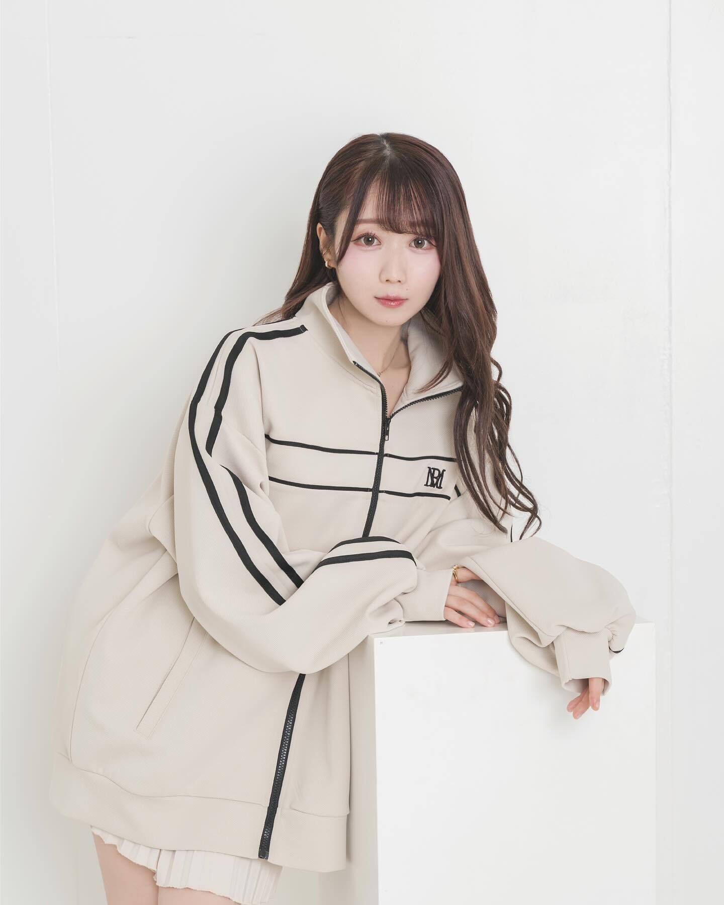 Rosé Muse Piping jersey outer