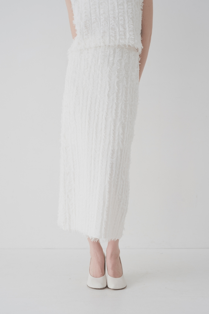 maison de Dolce. plume skirt/white