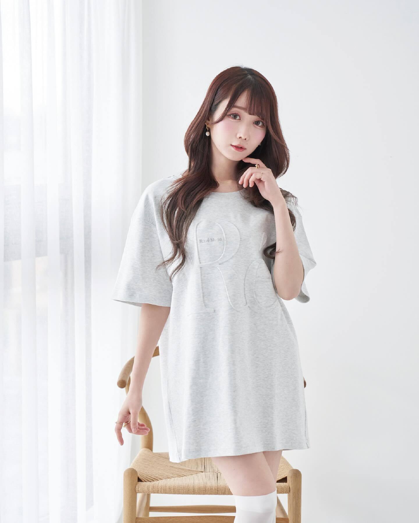 Rosé Muse Emboss logo T-shirts