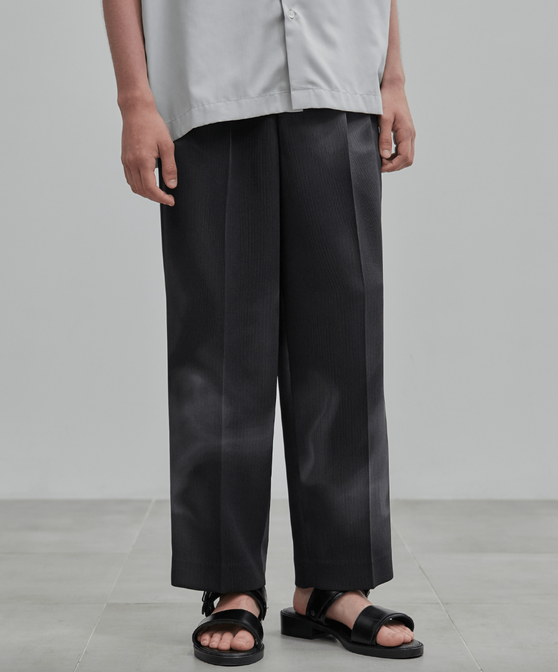 UNITED TOKYO COLD DRY GRADATION PLEATS 2タックイージーパンツ