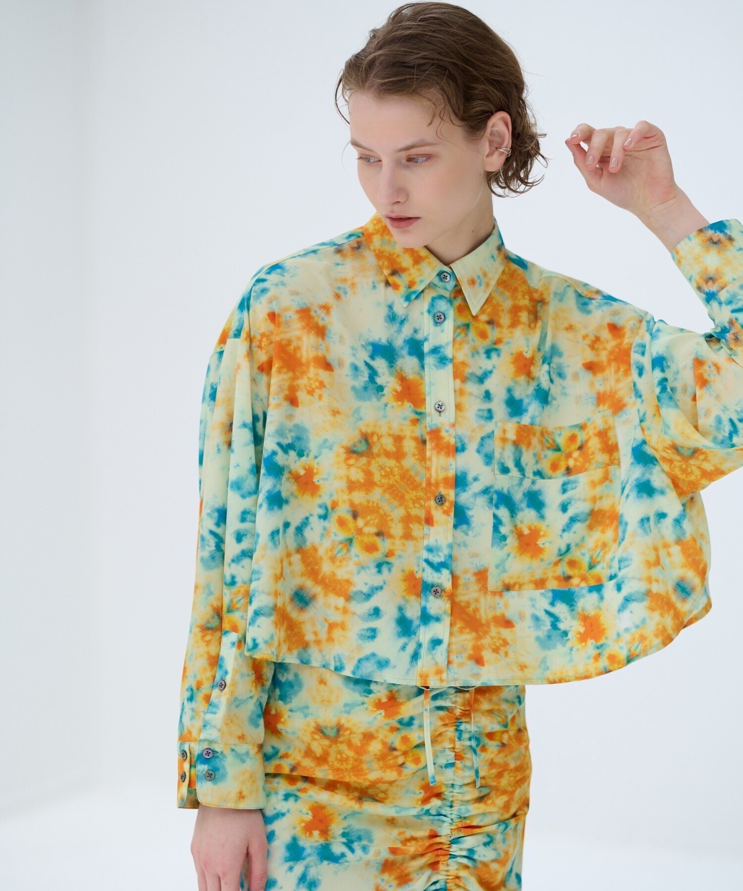 LANVIN en Bleu Kaleidoscope プリントショートブラウス