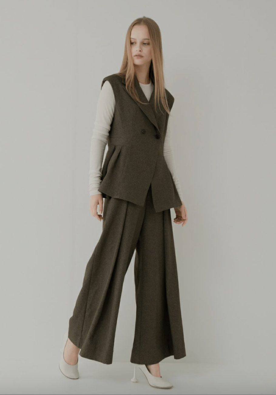 maison de Dolce. muse gilet/warm brown