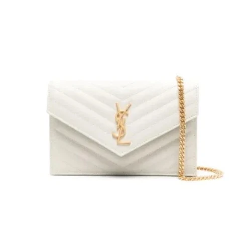 SAINT LAURENT カサンドラ エンベロープ チェーンウォレット（グレイン・ド・プードルレザー）