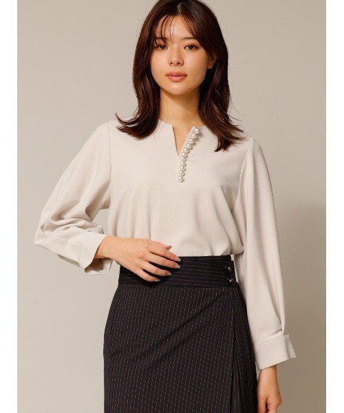 TONAL パールキーネックブラウス