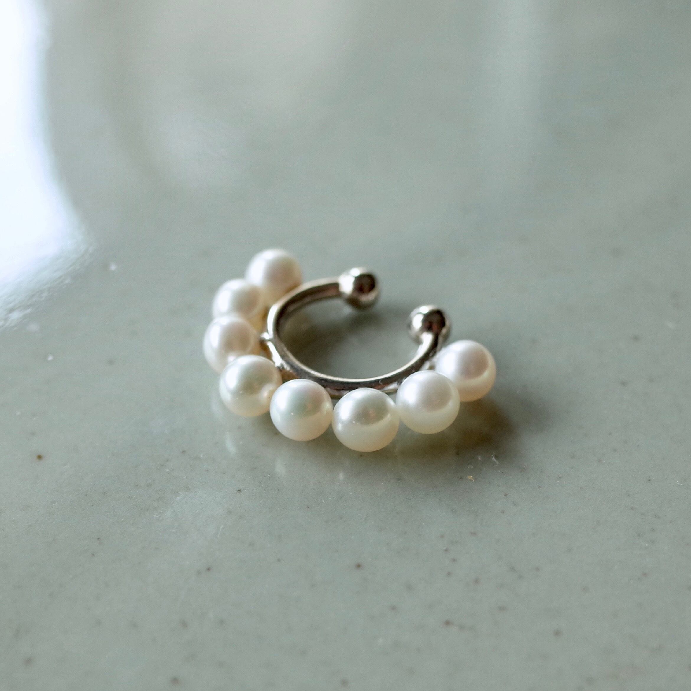 warmth Eight Pearl Ear Cuff