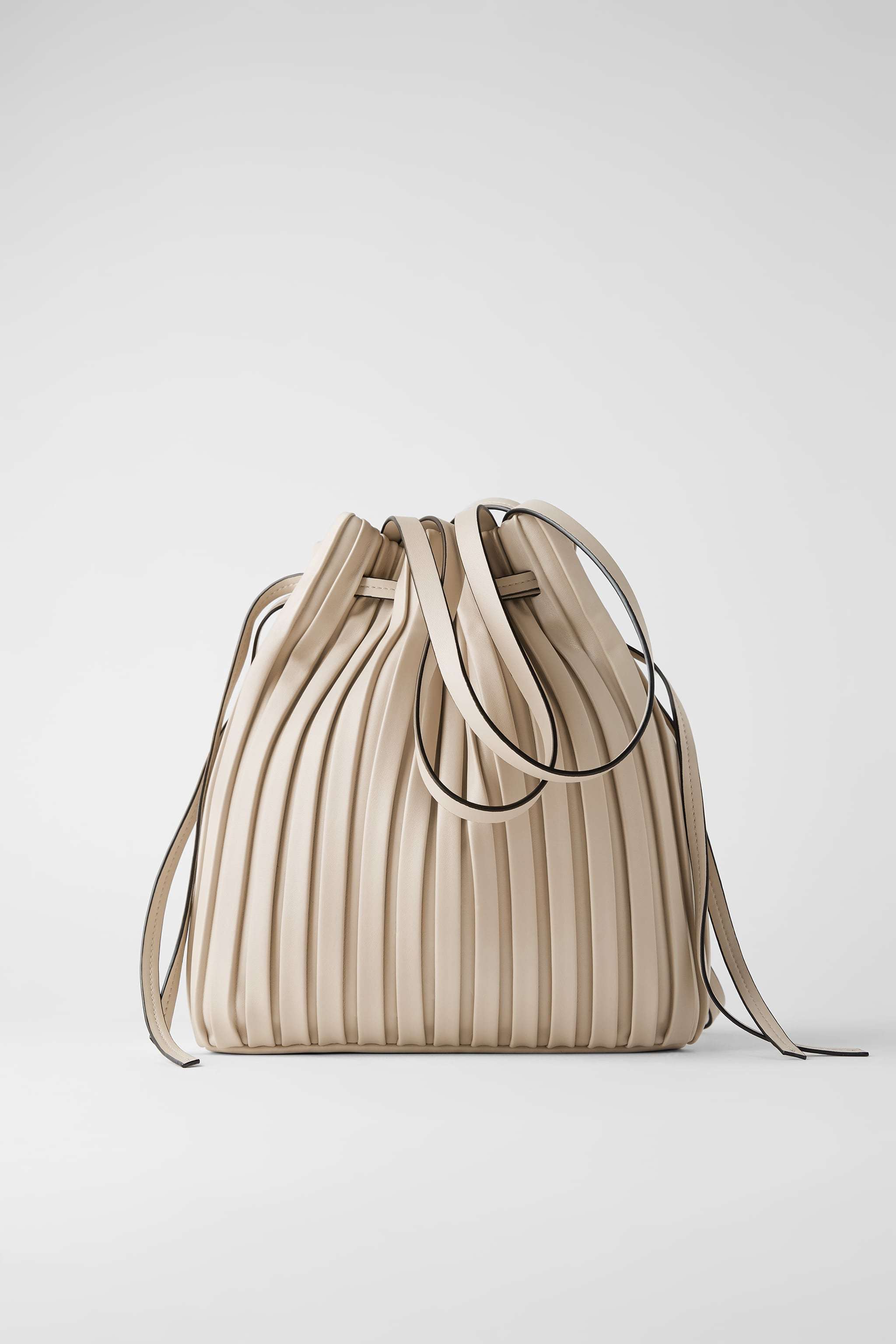 ZARA プリーツ加工入りバケットバッグ