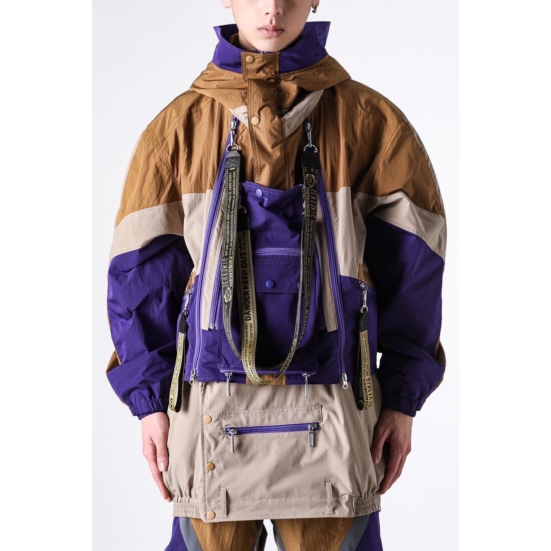 SEVESKIG Detachable Nylon Tech Jacket (BEIGE)