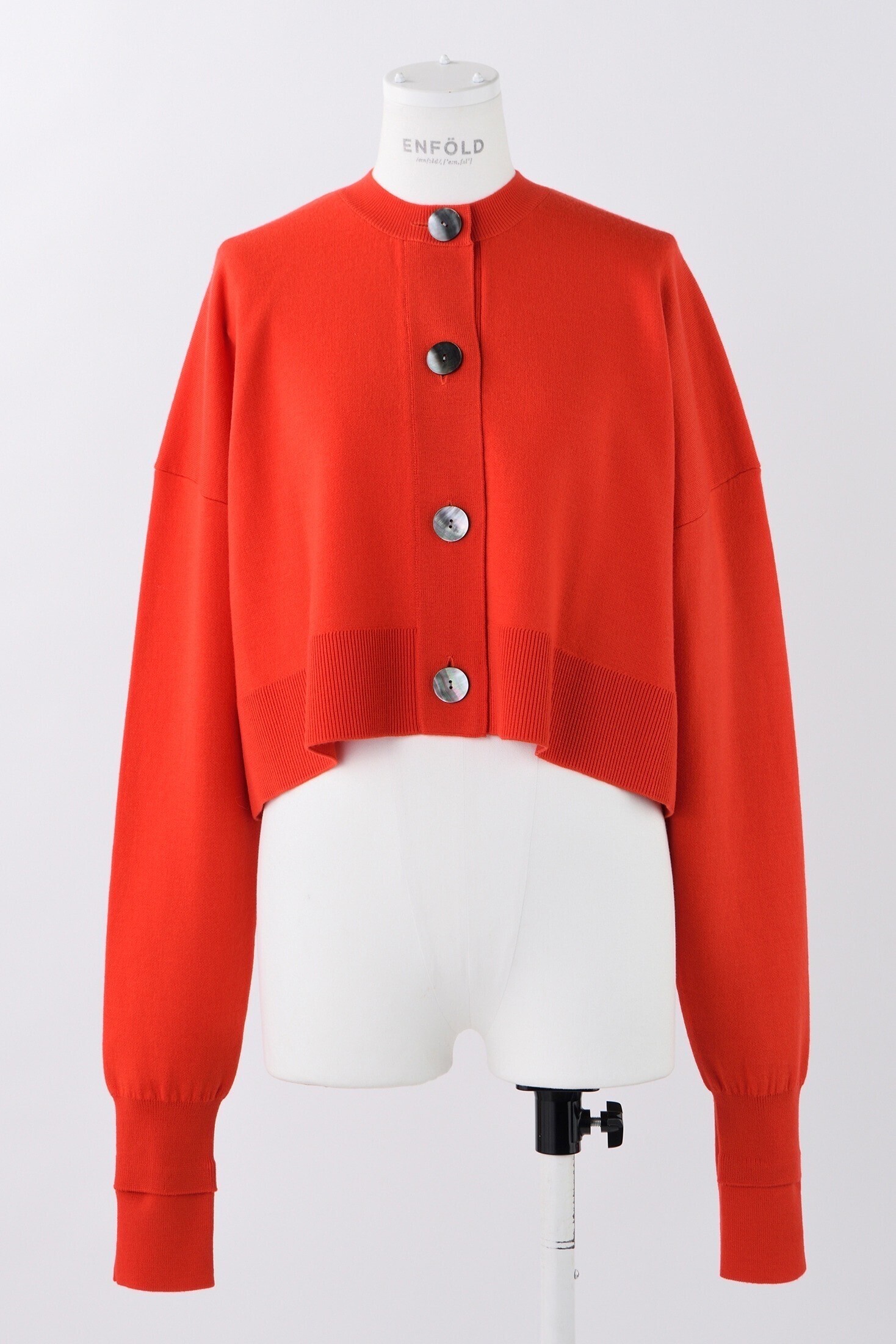 ENFOLD BIG-BUTTON SHORT-CARDIGAN