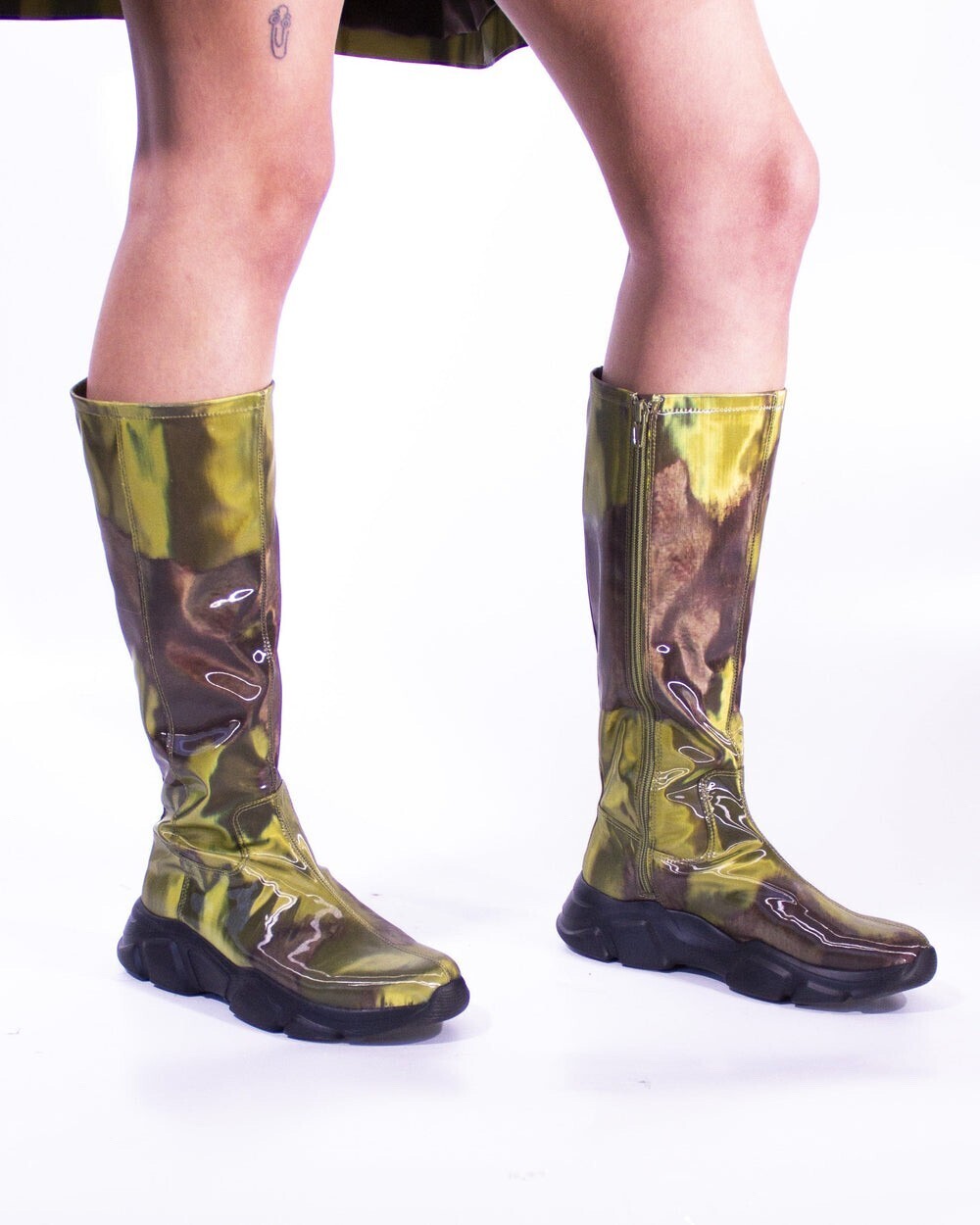 LEEANN HUANG Holographic Banana Cow Color-Changing Boots