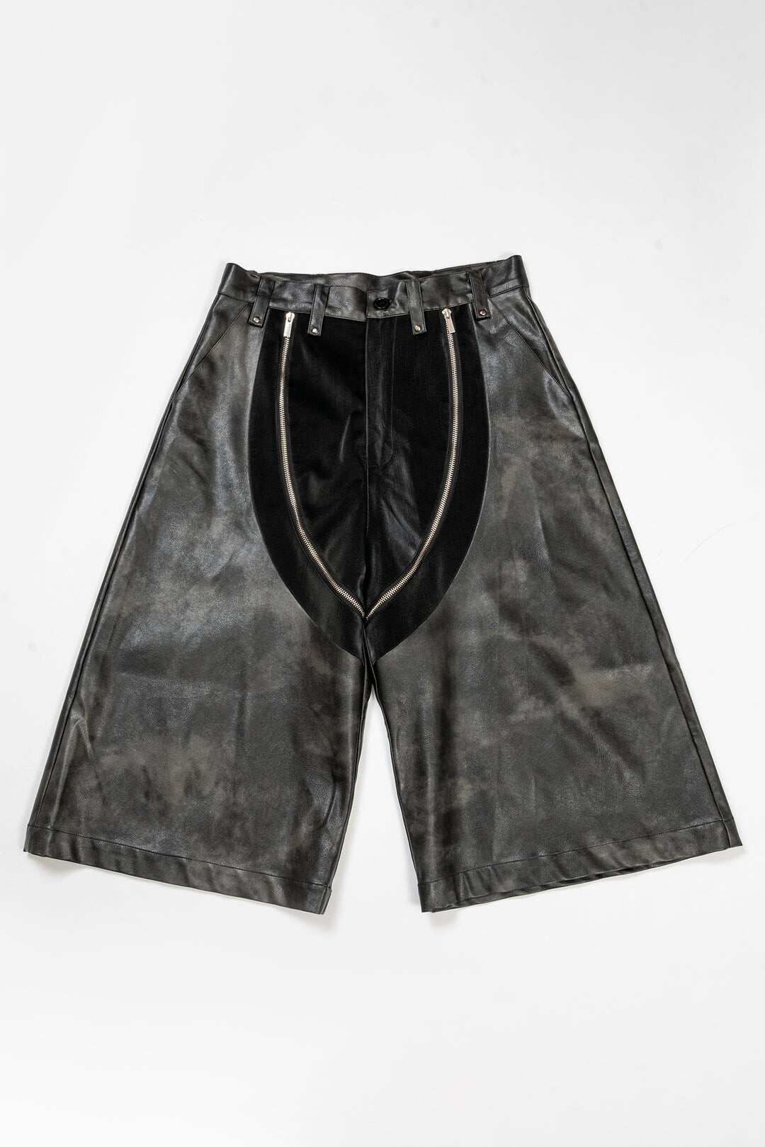 KADAKADA Black spliced leather zipper shorts