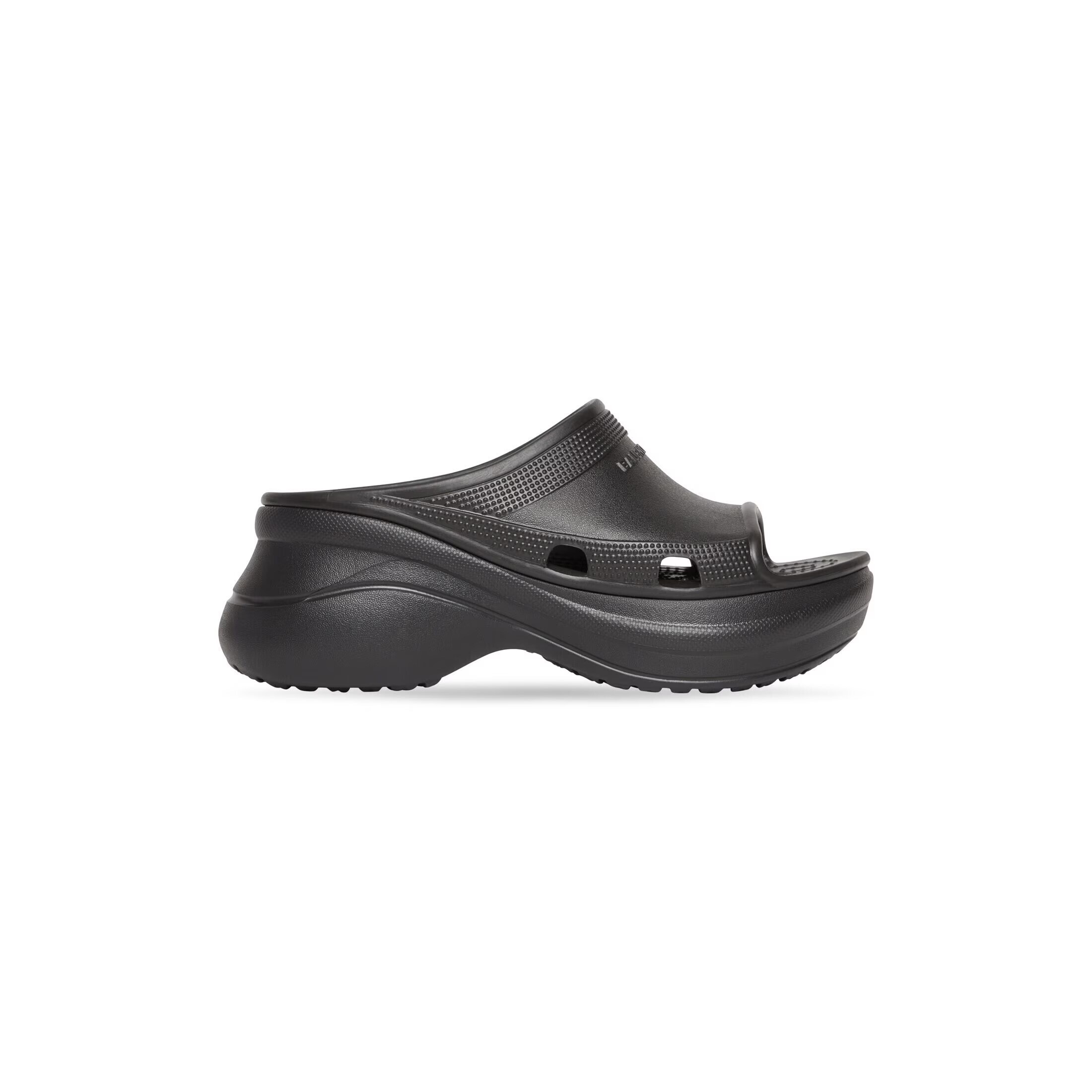 Balenciaga POOL CROCS™ スライドサンダル