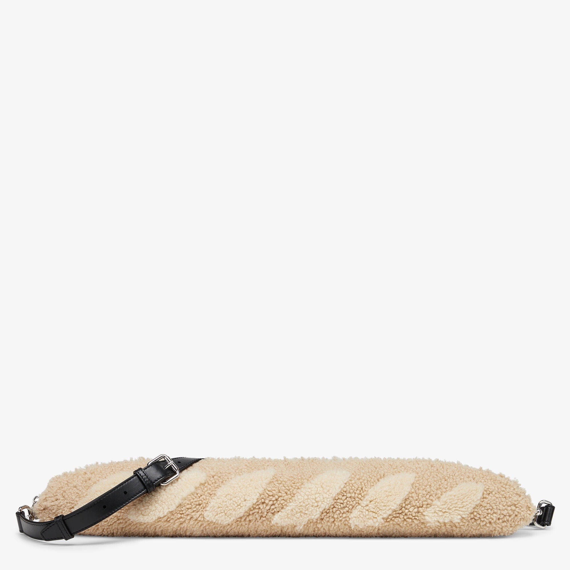 FENDI バゲット スリム クラッチ